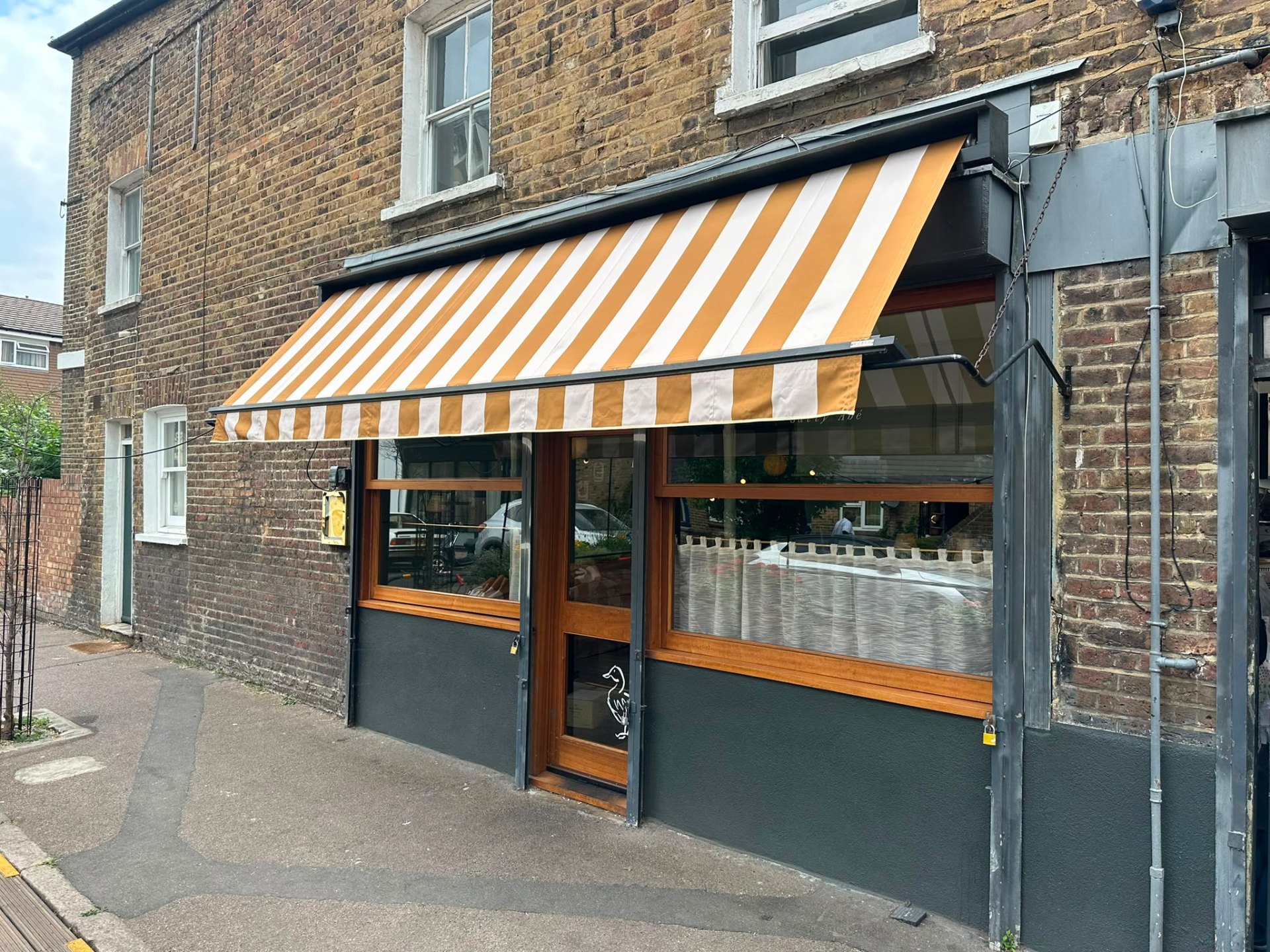 Aura Traditional awning view 1