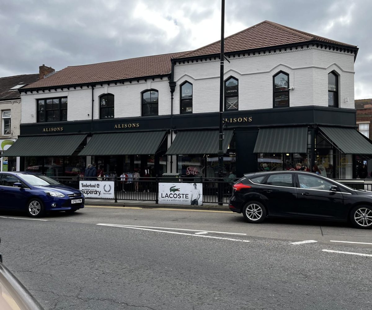 Aura Traditional awning view 2